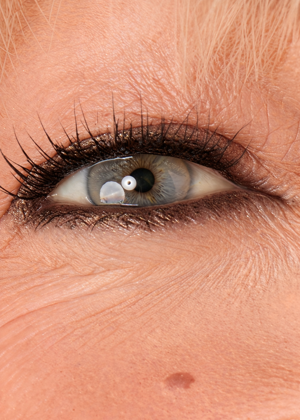 Close-up of a person's eye with Champagne Bronze eyeliner.