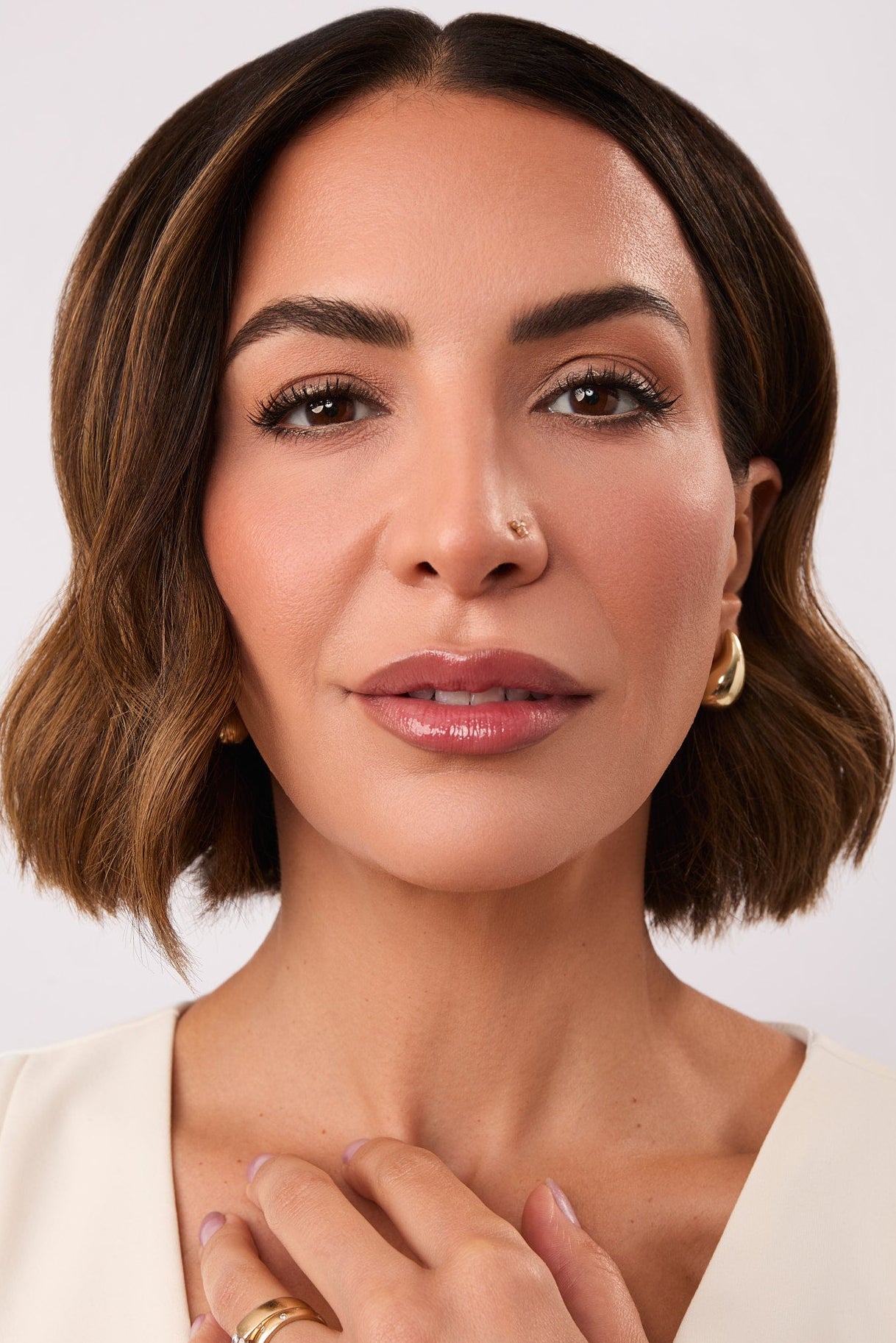 Gabi's headshot with the Champagne Bronze Eyeliner applied.